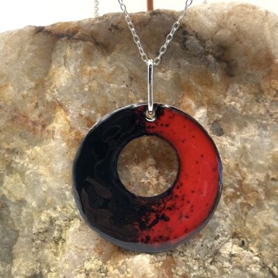 Pendentif émaillé